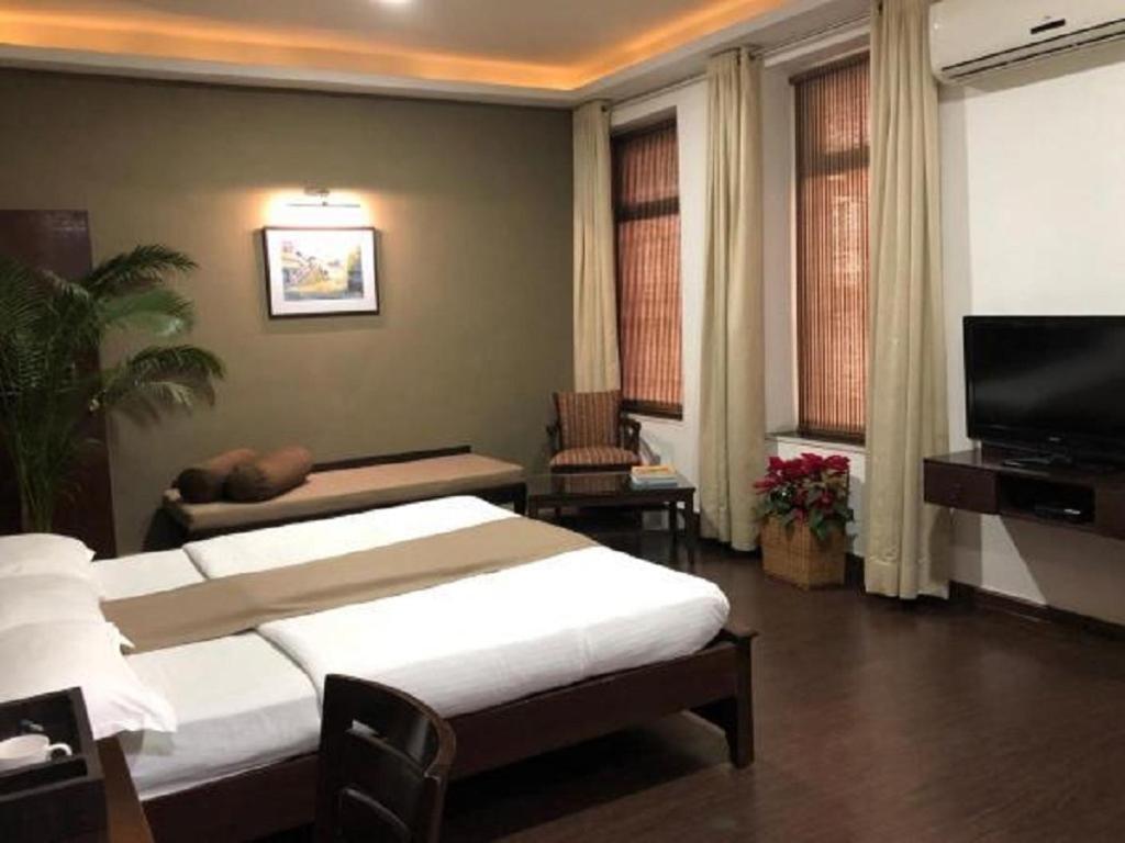Hotel Ketan Пуна Экстерьер фото