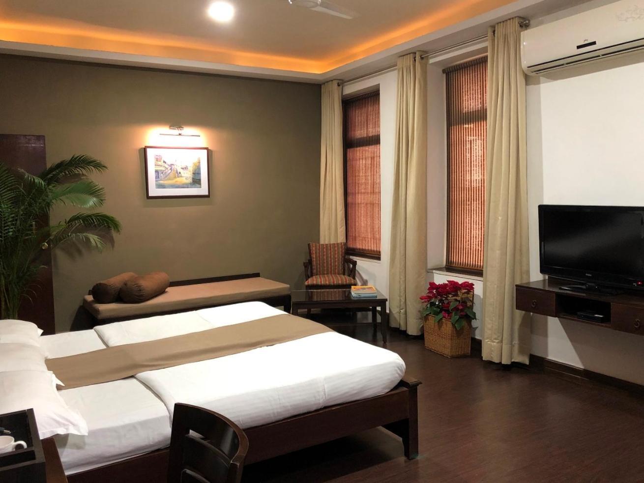 Hotel Ketan Пуна Экстерьер фото