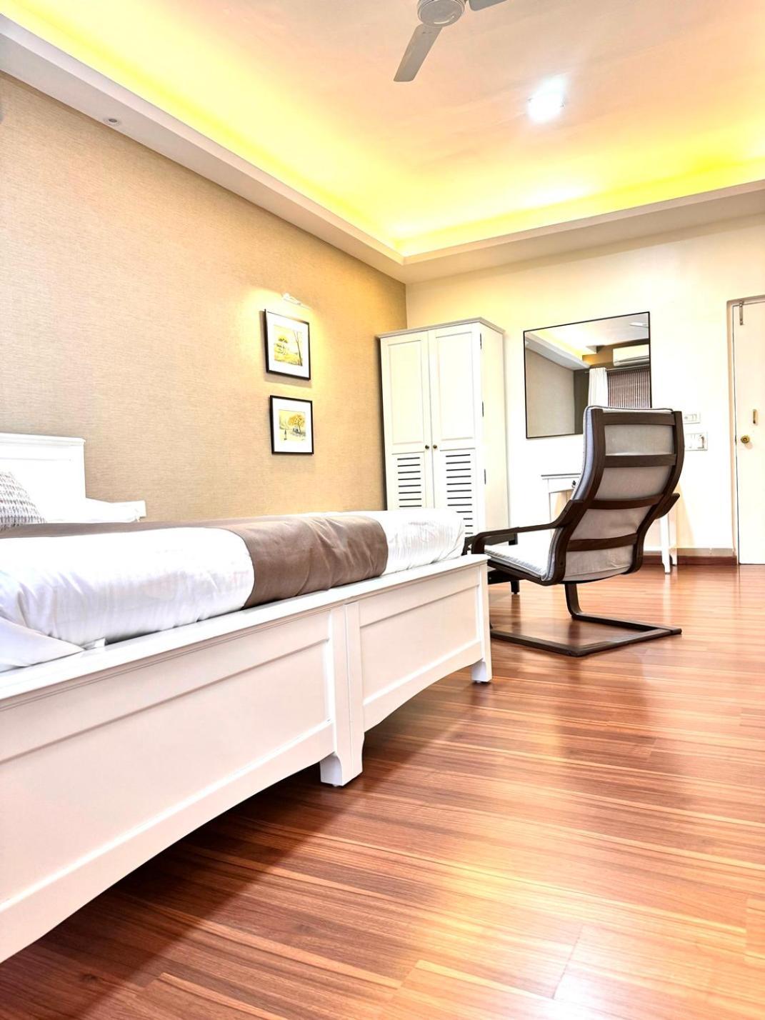 Hotel Ketan Пуна Экстерьер фото